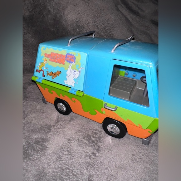 2005 Scooby-Doo Mystery Machine Ghost Patrol Haunted Castle Playset Pirate Van - Picture 7 of 16
